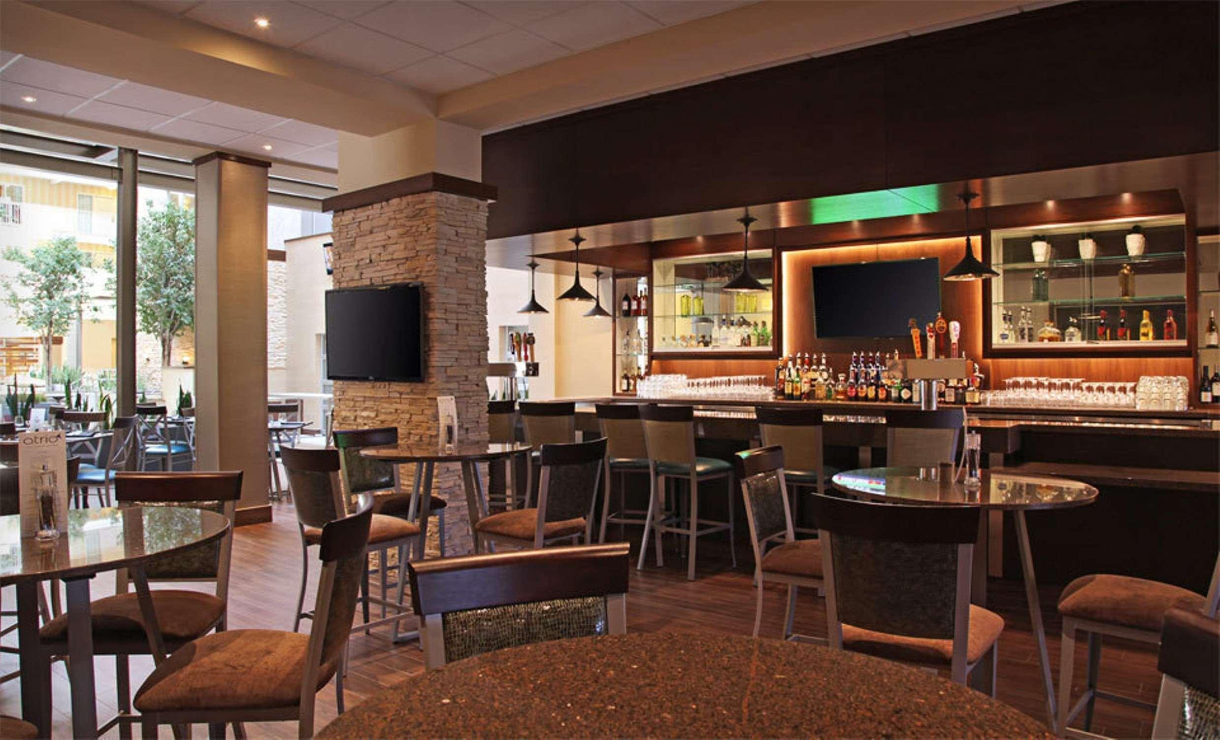 Embassy Suites By Hilton Dallas Market Center Restaurante foto